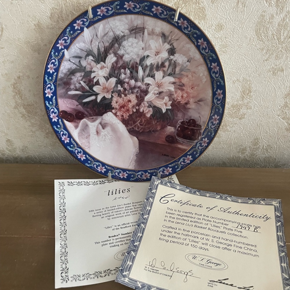 Vintage Floral Collectors Plate with Certificate